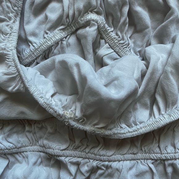 White puff sleeve Flattering top🤍🐚 - Picture 3 of 3